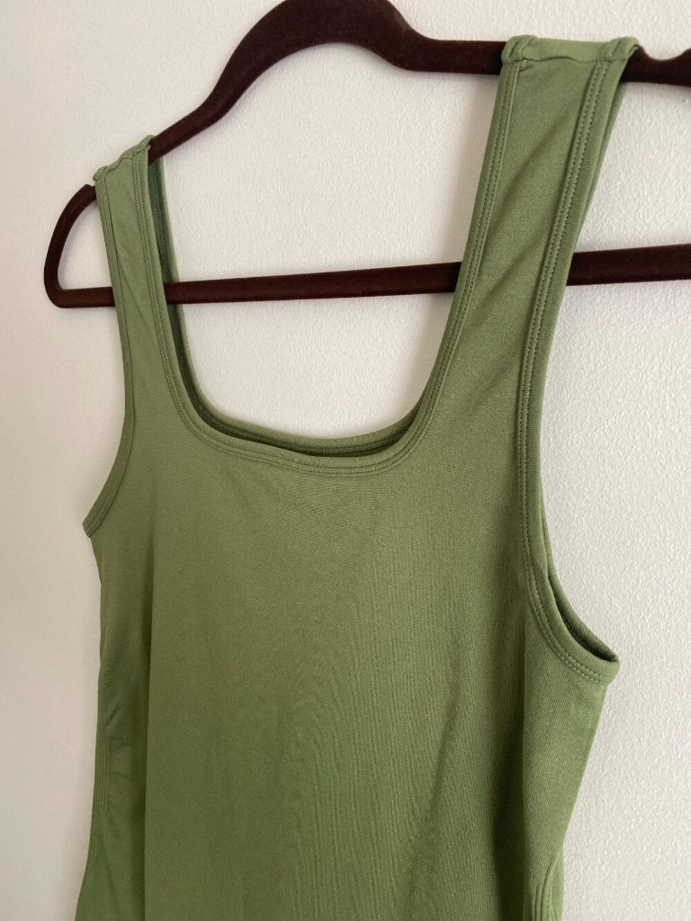 Chances R Olive Green Tank Top Stretchy Scoop Neck Size M/L - Picture 2 of 5